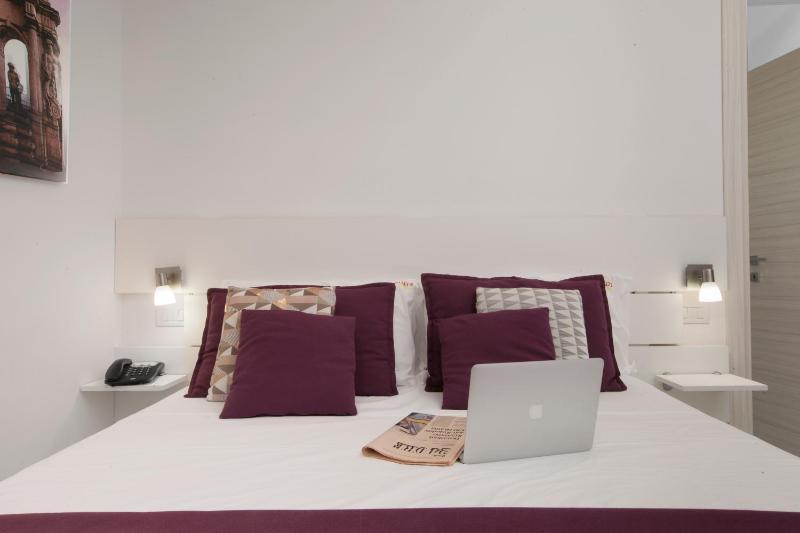 Deluxe Room image 4
