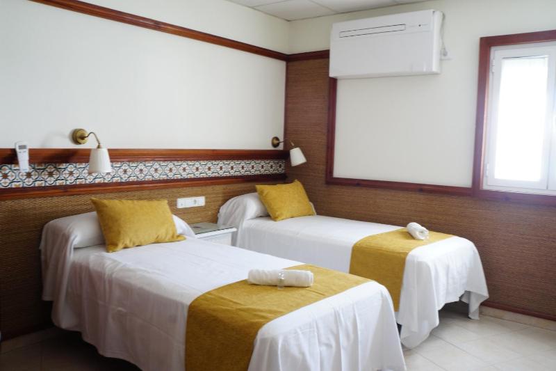 Exterior Twin Room  image 1