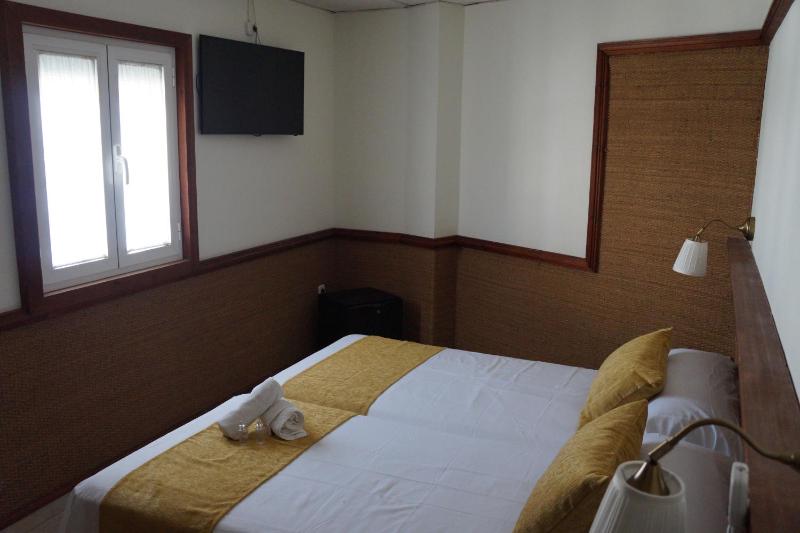 Exterior Twin Room  image 3