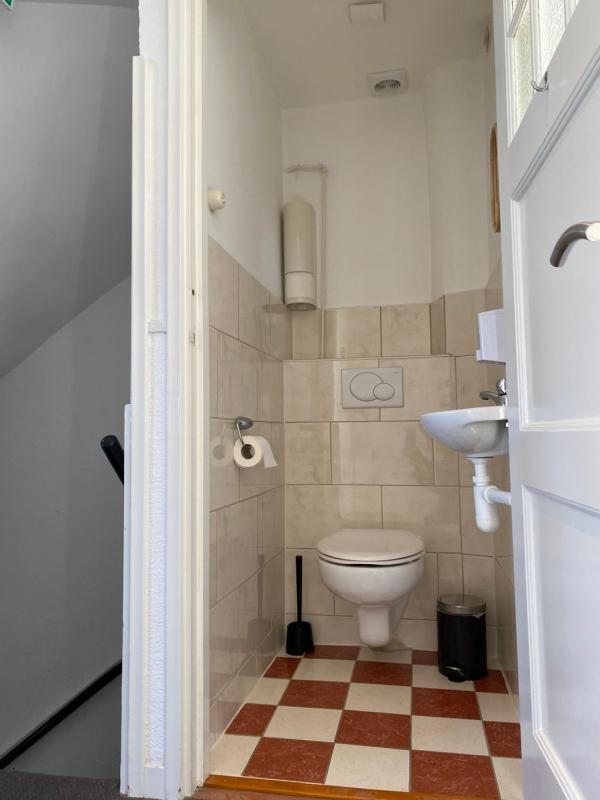 Single Room with Shared Bathroom image 3
