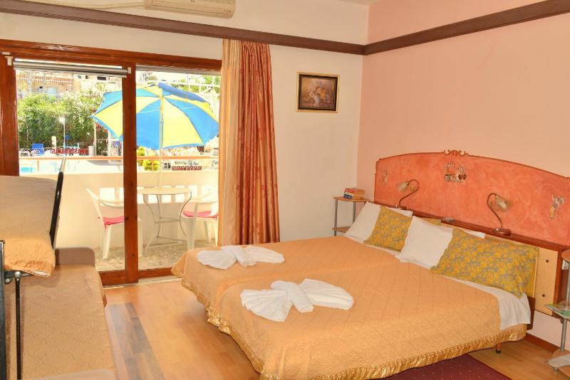 Quadruple Room image 1