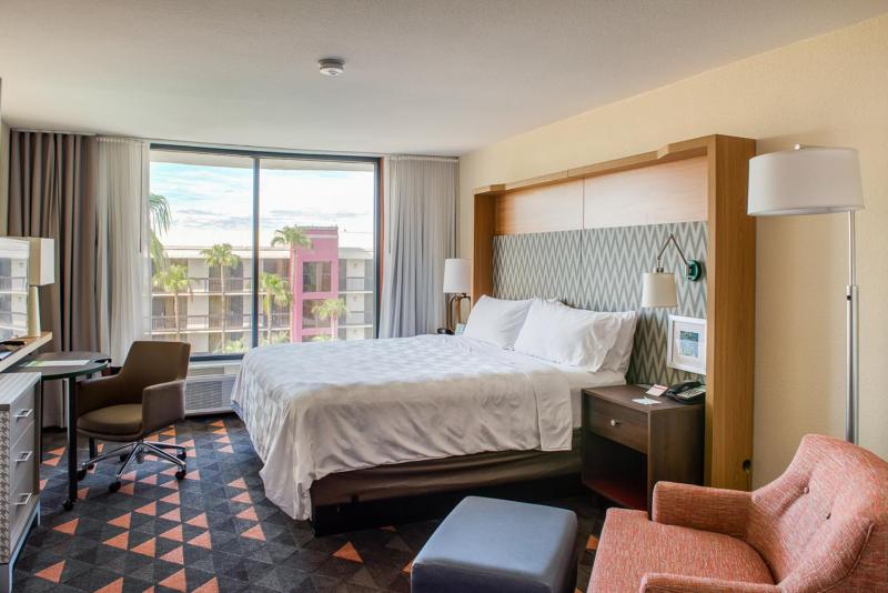 Standard King Room image 1