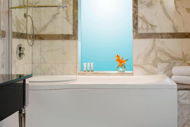 Le Royal Suite, 1 Bedroom Suite, 1 King                image 4