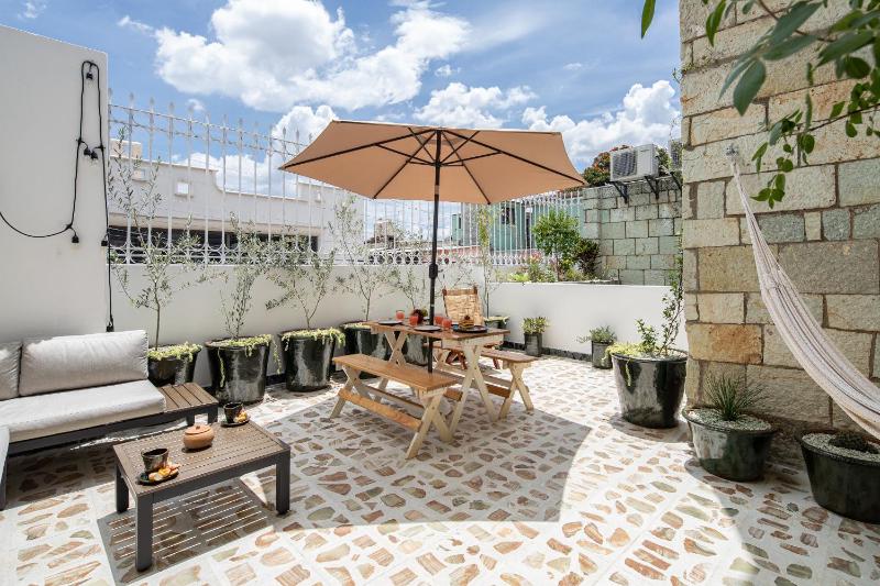 Rooftop Hot Tub! 3 levels 5Bedroom in Villa Noria - image 12