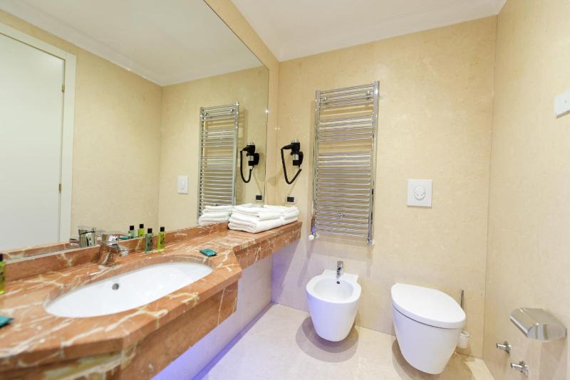 Quintuple Room (5 Adults) with Balcony image 3