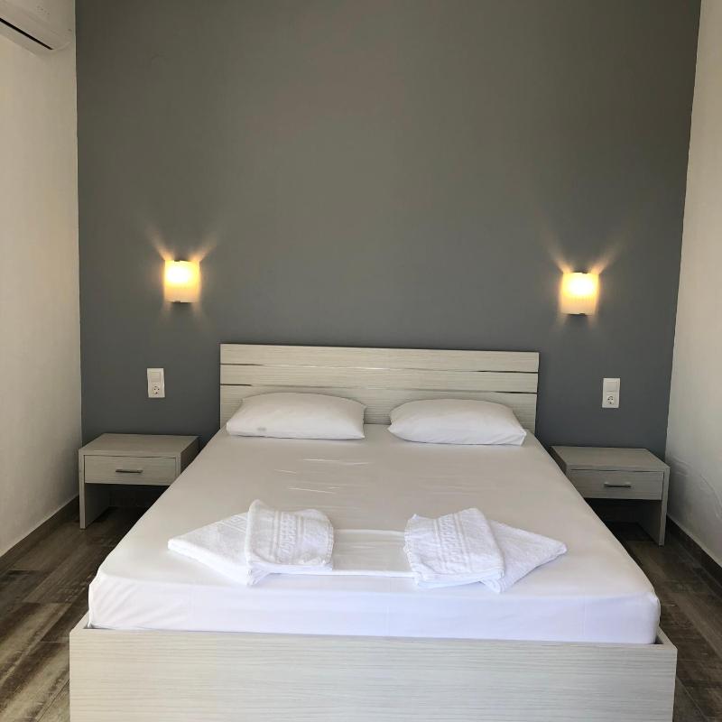 Double Room with Balcony and Sea View image 1