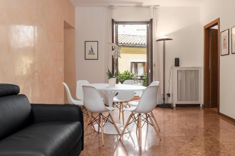 Flats4rent Luca - image 15