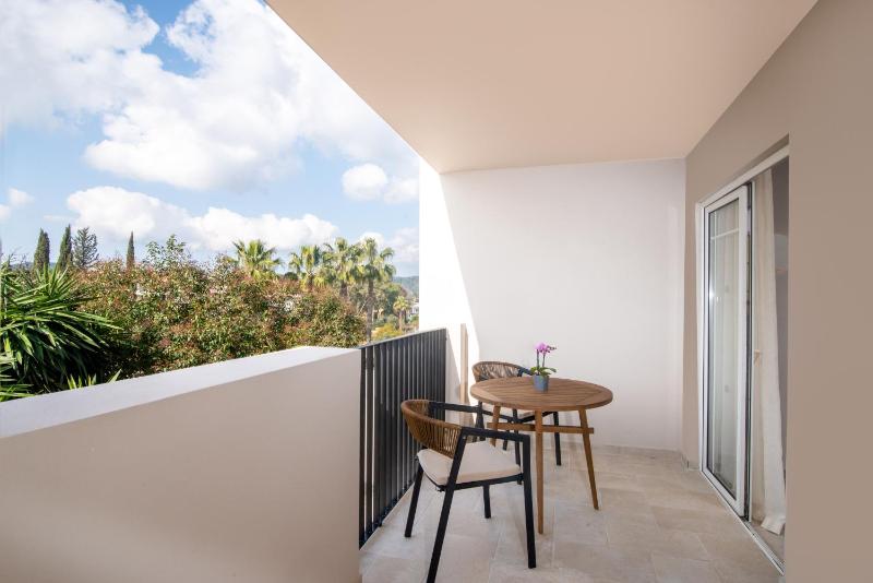 Family Suite Inland View image 3