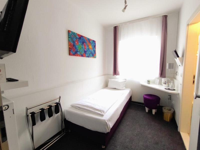 Economy Single Room image 4