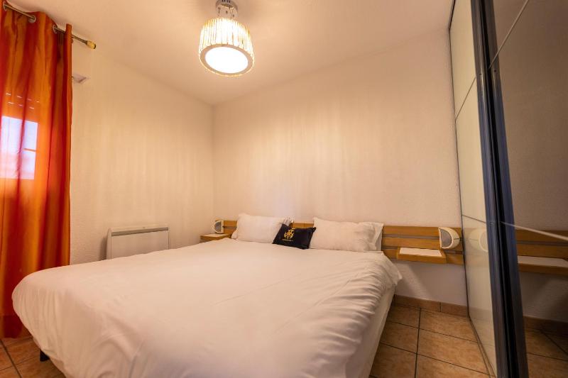 One-Bedroom Apartment with Sea View (2 Adults + 2 Children) image 3