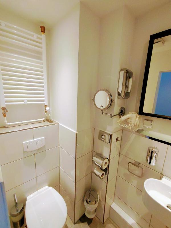 Standard Single Room image 3