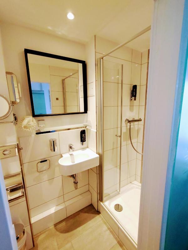 Standard Single Room image 2