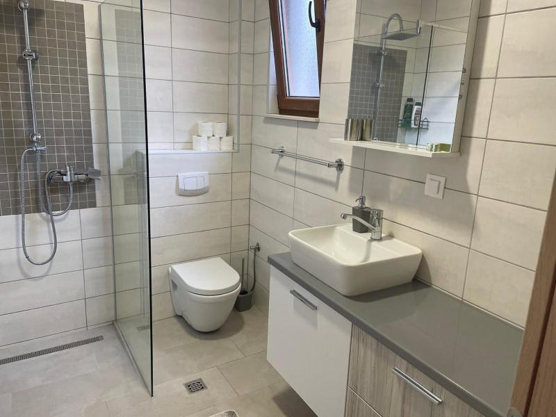 One-Bedroom Apartment image 2