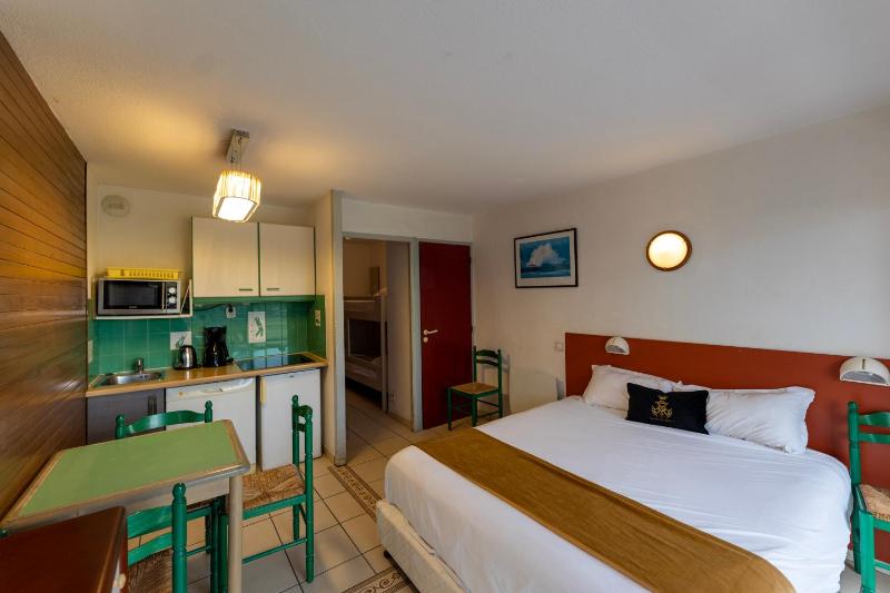 Studio with Golf View (2 Adults) image 1