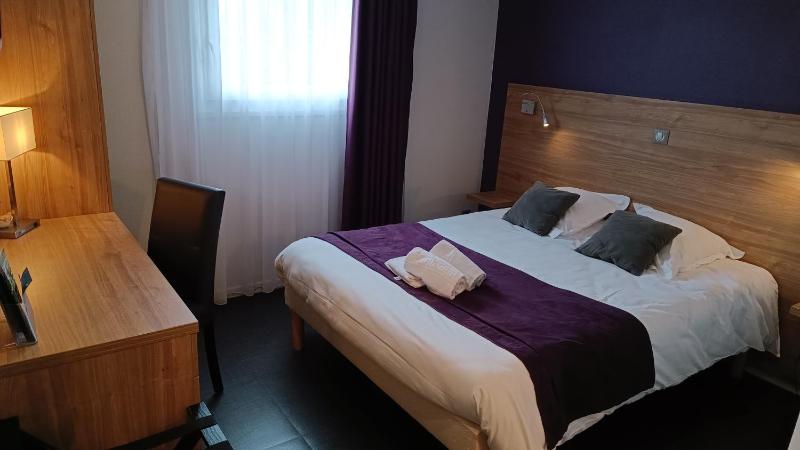 Standard Double Room image 2