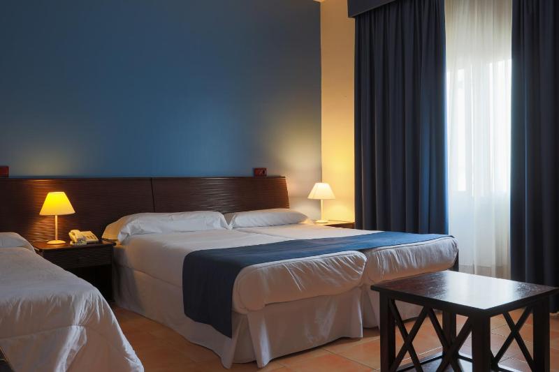 Double Room with Extra Bed image 3