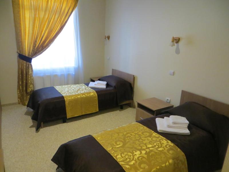 Standard Twin Room image 1