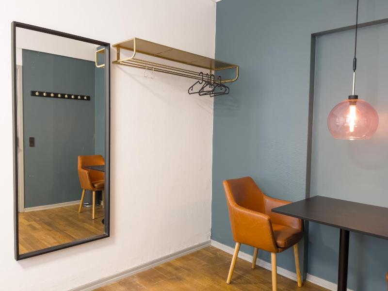 Large Double Room with Shared Bathroom image 4