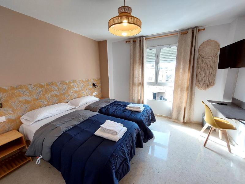 Twin Room with Shared Bathroom image 4