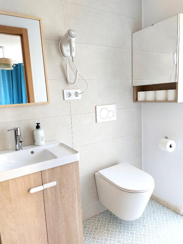 Triple Room with Private Bathroom image 4