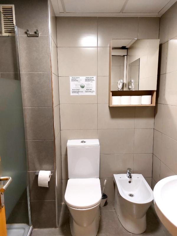 Twin Room with Shared Bathroom image 2