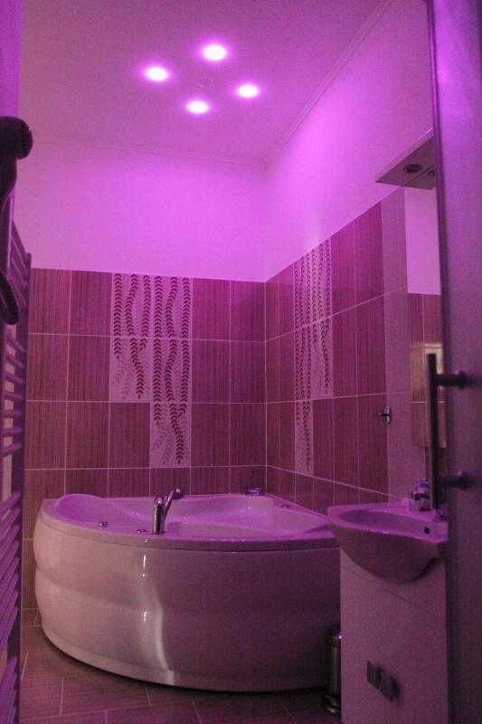 Deluxe Double Room with Bath image 3
