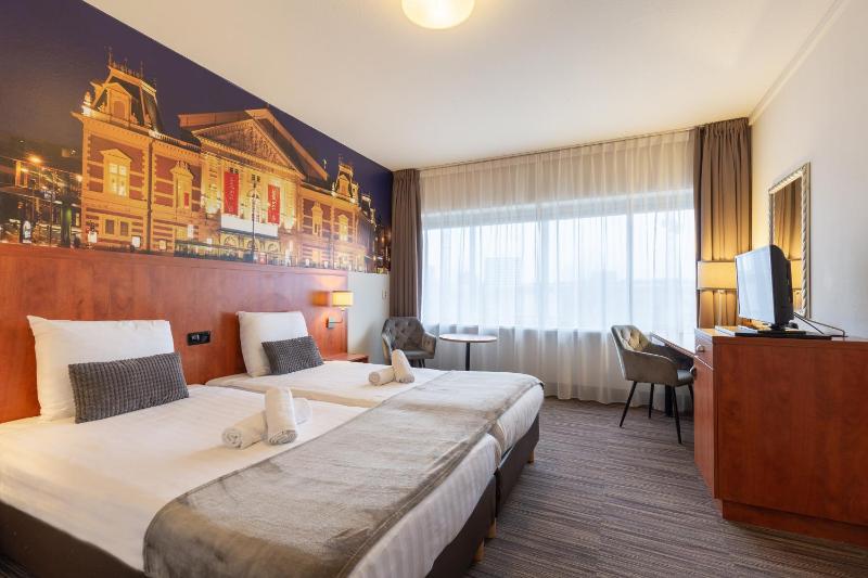 Twin Room image 3