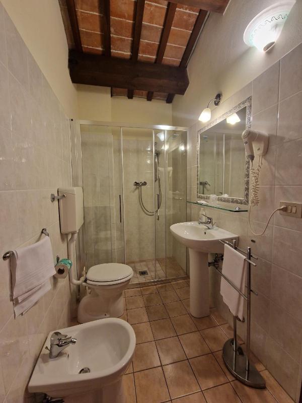 Double or Twin Room image 3