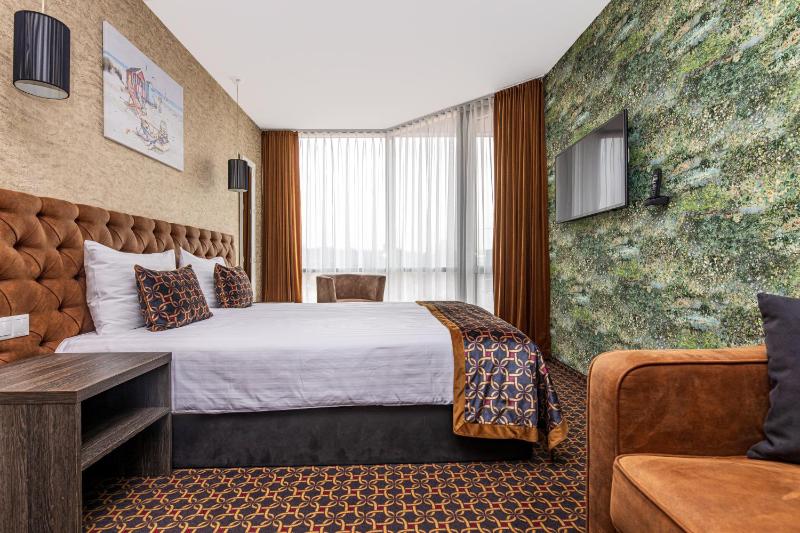 Executive Suite image 3