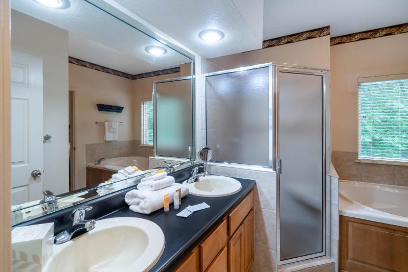 One-Bedroom King Suite - Non-Smoking image 2