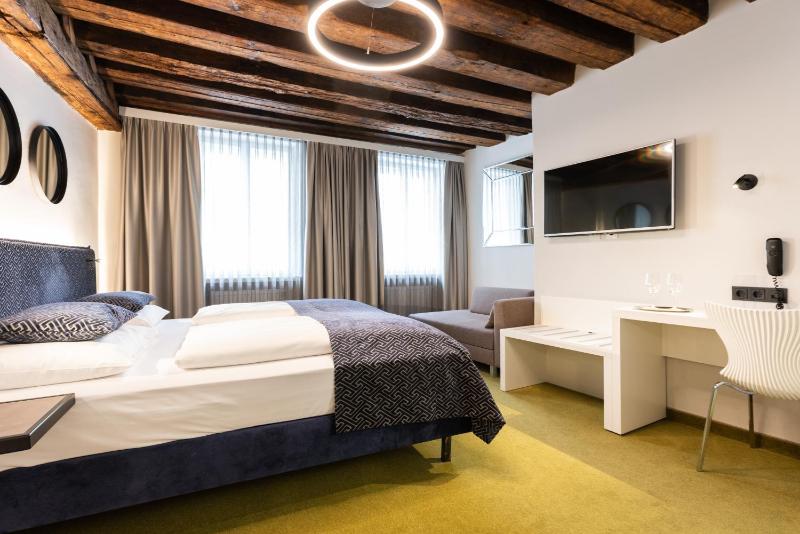 Superior Double Room image 1