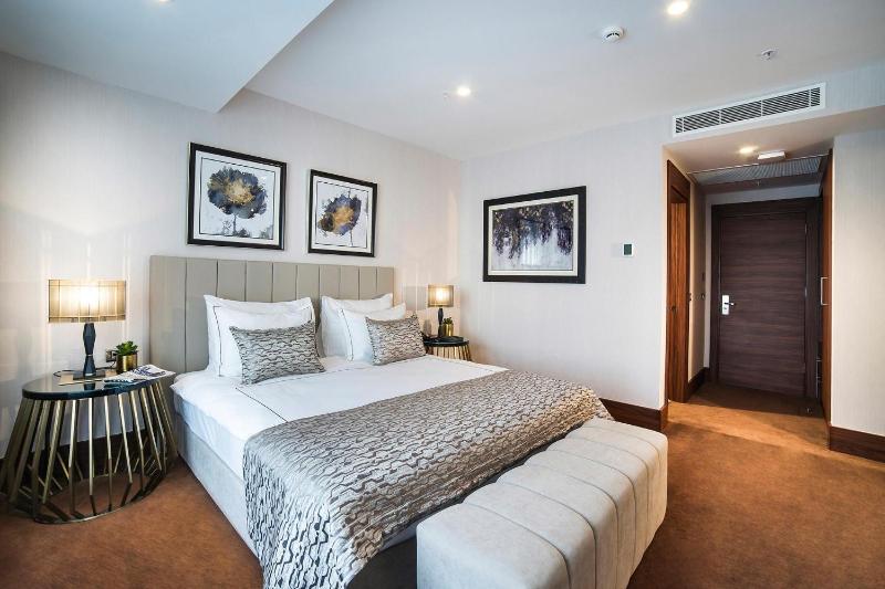 Superior Landview Room  image 3