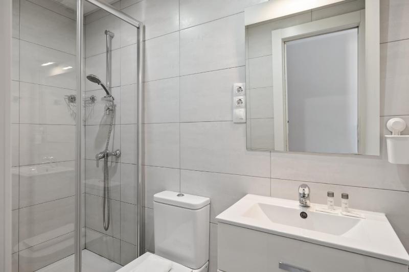 Central and modern Apt by Costarentals - Ref 34 - image 3