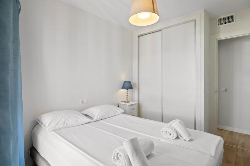 Central and modern Apt by Costarentals - Ref 34 - image 18
