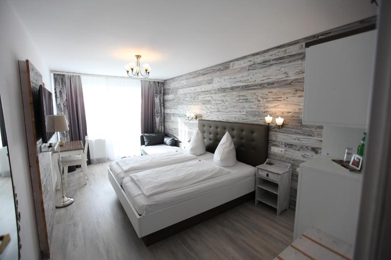 Deluxe Double Room image 1