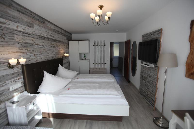 Deluxe Double Room image 4