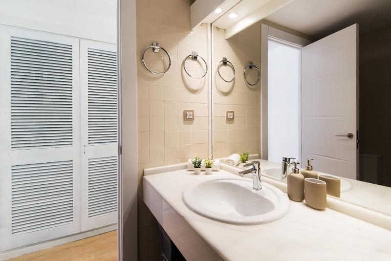 ALOHA MARINA Private APARTMENT 1st line Ocean Beach CARIHUELA - image 7