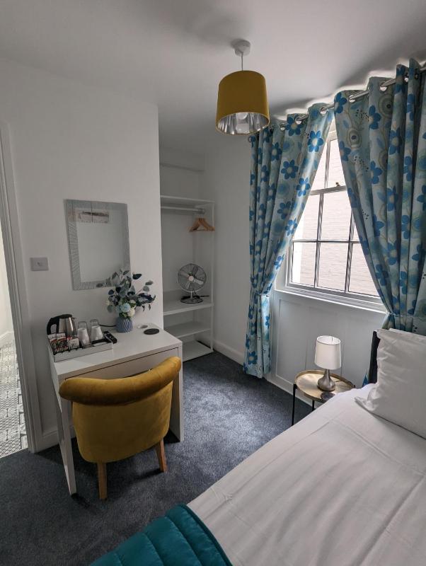 Single Room image 4