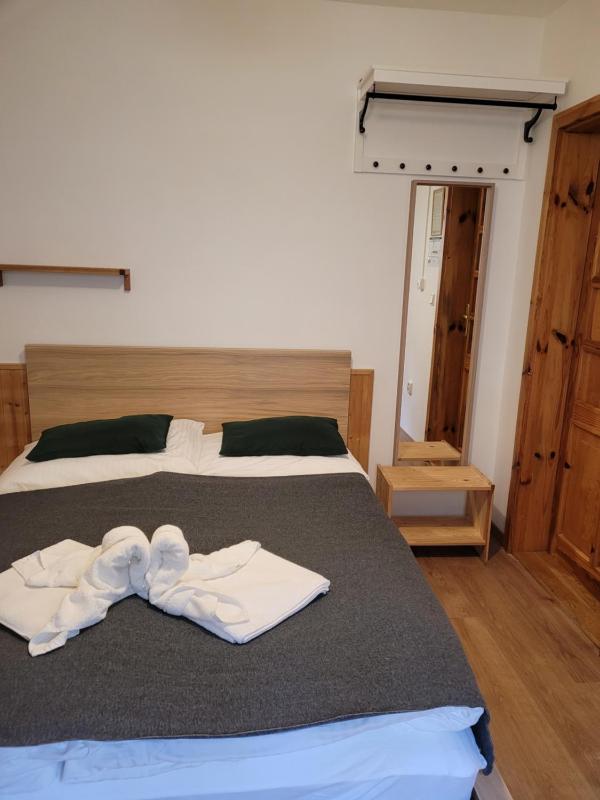 Double Room image 4