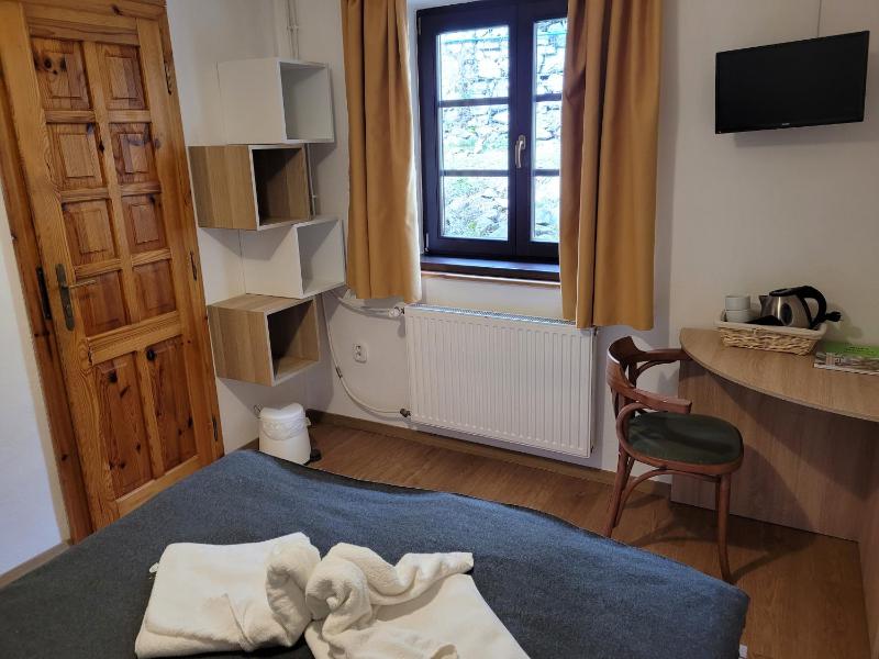Double Room image 3