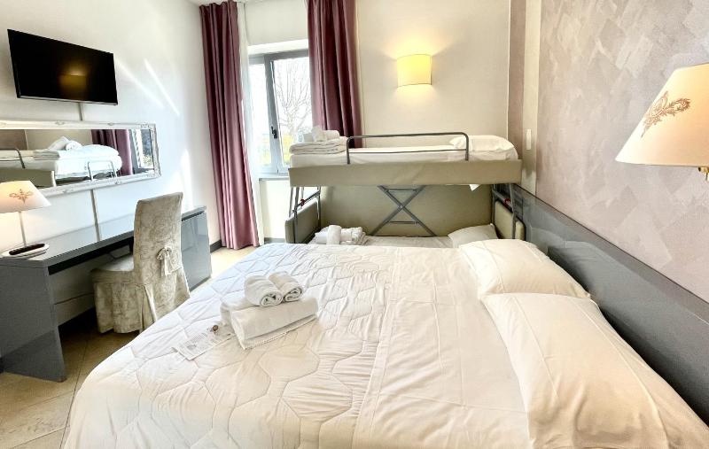 Triple Room image 4