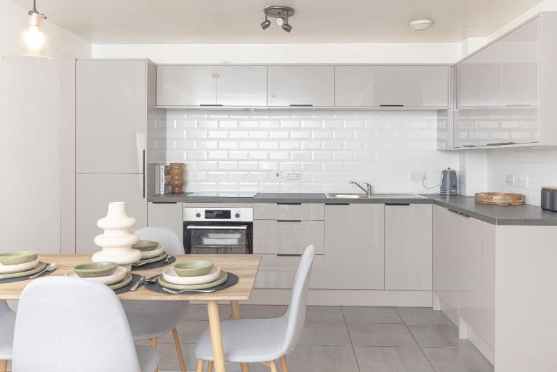 Luxury Apartment Birmingham-Parking - image 1
