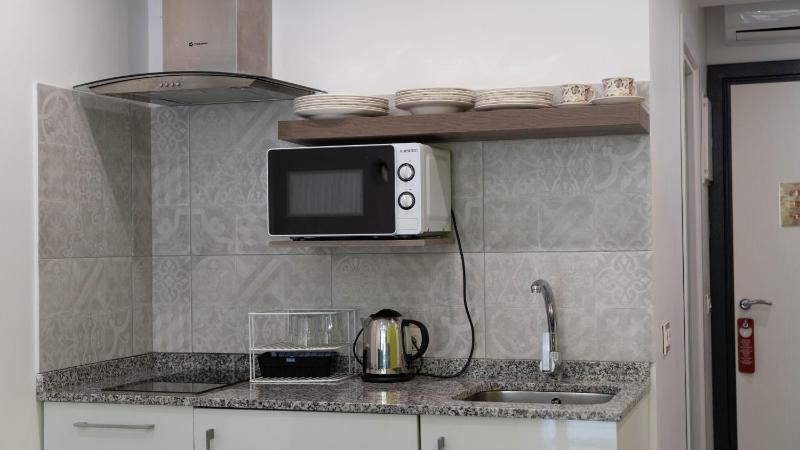 One Bedroom apartment with one large or two single beds image 3