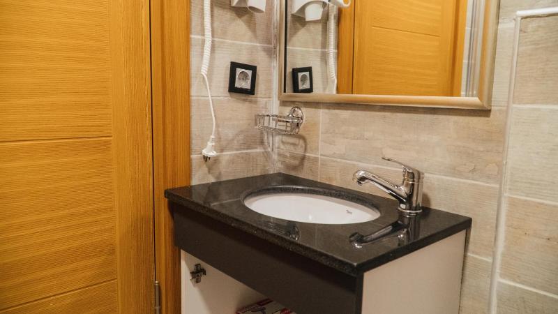 Standard Double Room image 3