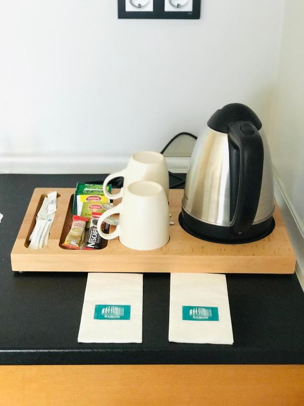 Economy Triple Room image 4