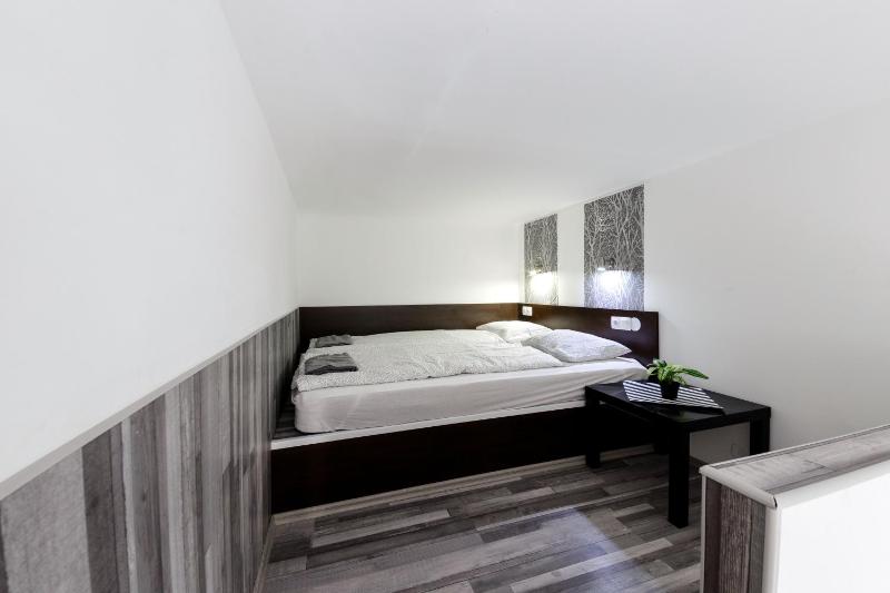 One-Bedroom Apartment image 4