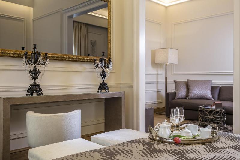 Luxury Family Room (2 Adults + 2 Children) image 3