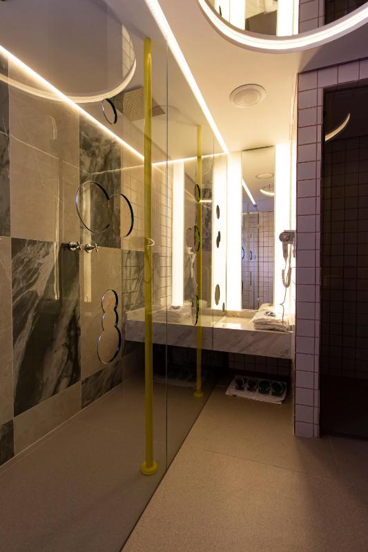 Nuu Motel - image 41