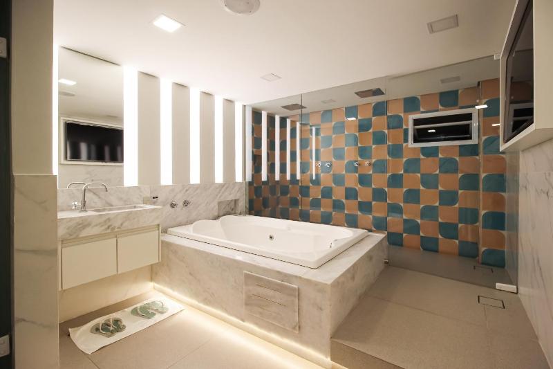 Nuu Motel - image 35