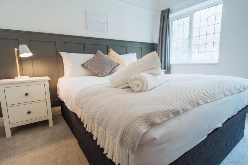 East Cliff Manor - image 9